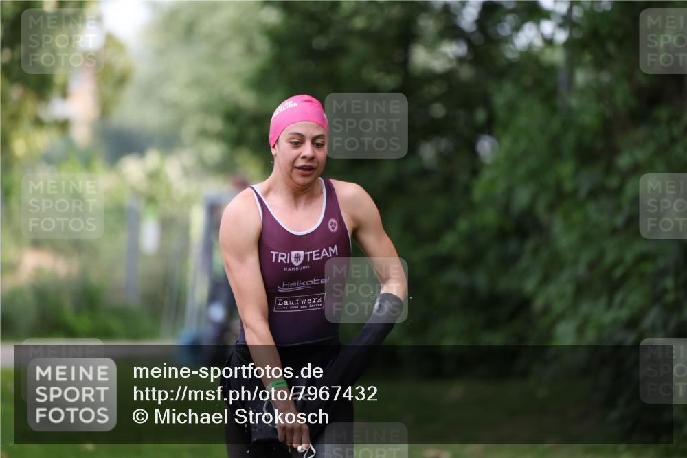 15.06.2025 - 7 Türme Triathlon Michael Strokosch http://msf.ph/oto/7967432 15.06.2025 12:22:23 Schwimmen 402, 461, 473, 586, 624, 647 meine-sportfotos.de