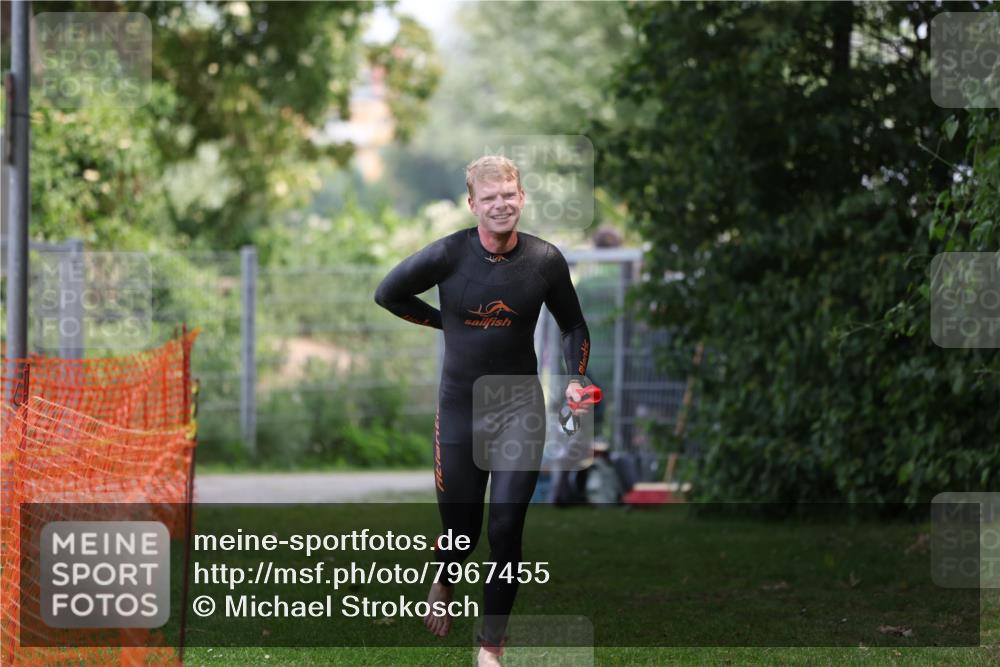 15.06.2025 - 7 Türme Triathlon Michael Strokosch http://msf.ph/oto/7967455 15.06.2025 12:22:32 Schwimmen 440, 461, 579, 647 meine-sportfotos.de