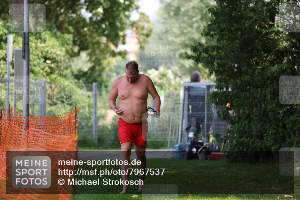 15.06.2025 - 7 Türme Triathlon Michael Strokosch http://msf.ph/oto/7967537 15.06.2025 12:51:11 Schwimmen 673, 1090 meine-sportfotos.de