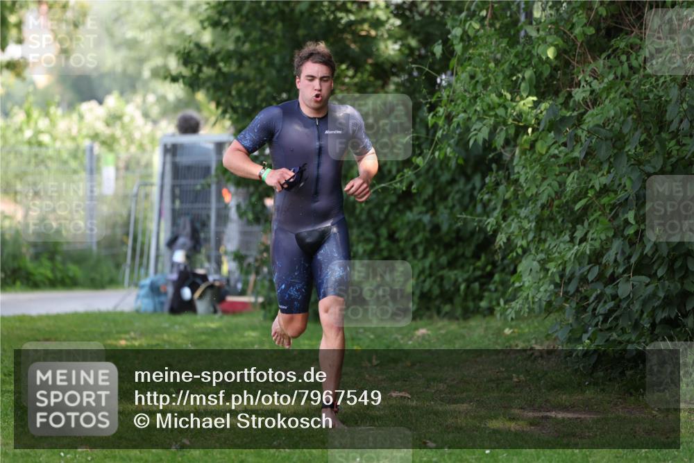 15.06.2025 - 7 Türme Triathlon Michael Strokosch http://msf.ph/oto/7967549 15.06.2025 12:51:51 Schwimmen 817, 940, 999 meine-sportfotos.de