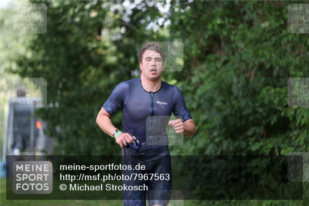 15.06.2025 - 7 Türme Triathlon Michael Strokosch http://msf.ph/oto/7967563 15.06.2025 12:51:53 Schwimmen 817, 940, 999 meine-sportfotos.de