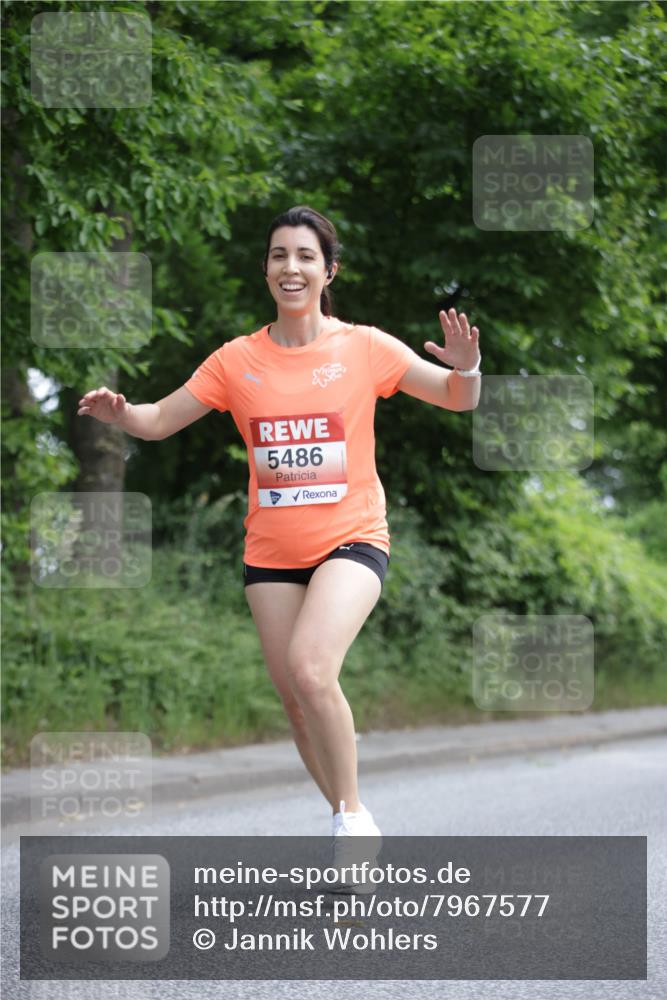 15.06.2025 - REWE Women's Run Jannik Wohlers http://msf.ph/oto/7967577 15.06.2025 10:02:44 Laufen 5486 meine-sportfotos.de