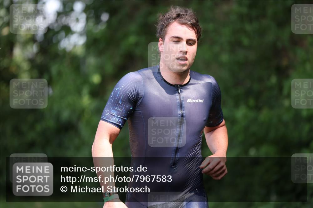 15.06.2025 - 7 Türme Triathlon Michael Strokosch http://msf.ph/oto/7967583 15.06.2025 12:51:54 Schwimmen 817, 940, 999 meine-sportfotos.de