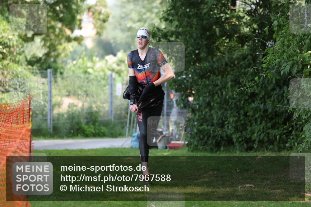 15.06.2025 - 7 Türme Triathlon Michael Strokosch http://msf.ph/oto/7967588 15.06.2025 12:51:58 Schwimmen 817, 940 meine-sportfotos.de
