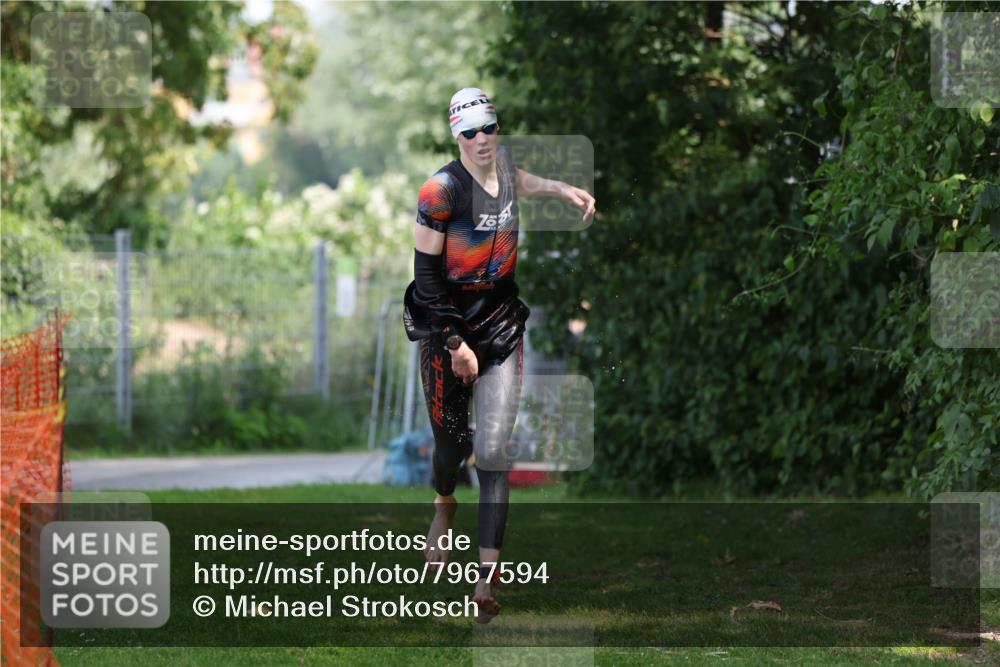15.06.2025 - 7 Türme Triathlon Michael Strokosch http://msf.ph/oto/7967594 15.06.2025 12:51:59 Schwimmen 817, 940, 983 meine-sportfotos.de