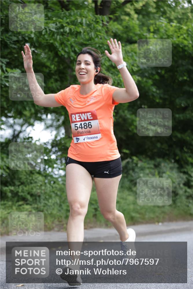 15.06.2025 - REWE Women's Run Jannik Wohlers http://msf.ph/oto/7967597 15.06.2025 10:02:44 Laufen 5486 meine-sportfotos.de