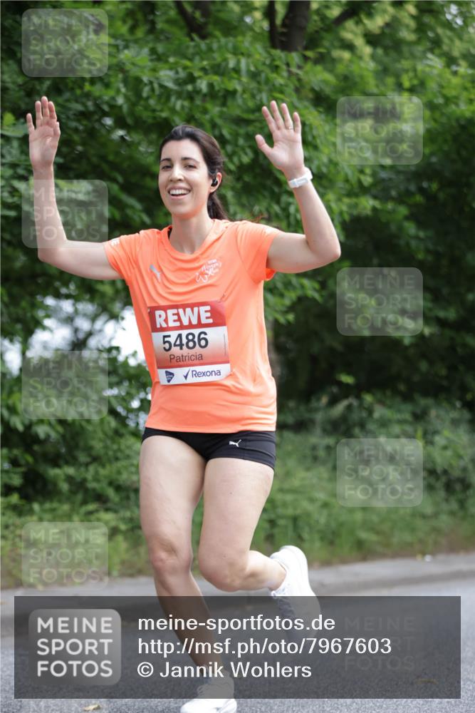 15.06.2025 - REWE Women's Run Jannik Wohlers http://msf.ph/oto/7967603 15.06.2025 10:02:45 Laufen 5486 meine-sportfotos.de