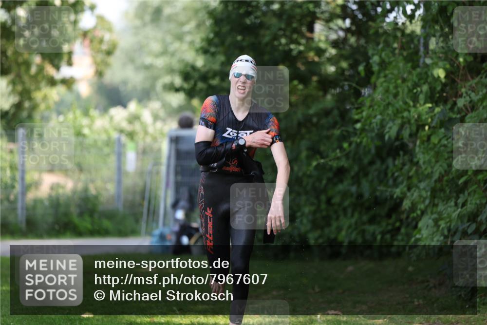 15.06.2025 - 7 Türme Triathlon Michael Strokosch http://msf.ph/oto/7967607 15.06.2025 12:51:59 Schwimmen 817, 940, 983 meine-sportfotos.de