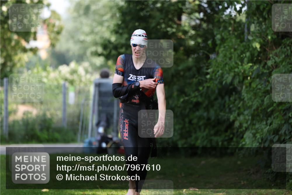 15.06.2025 - 7 Türme Triathlon Michael Strokosch http://msf.ph/oto/7967610 15.06.2025 12:52:00 Schwimmen 817, 940, 983 meine-sportfotos.de