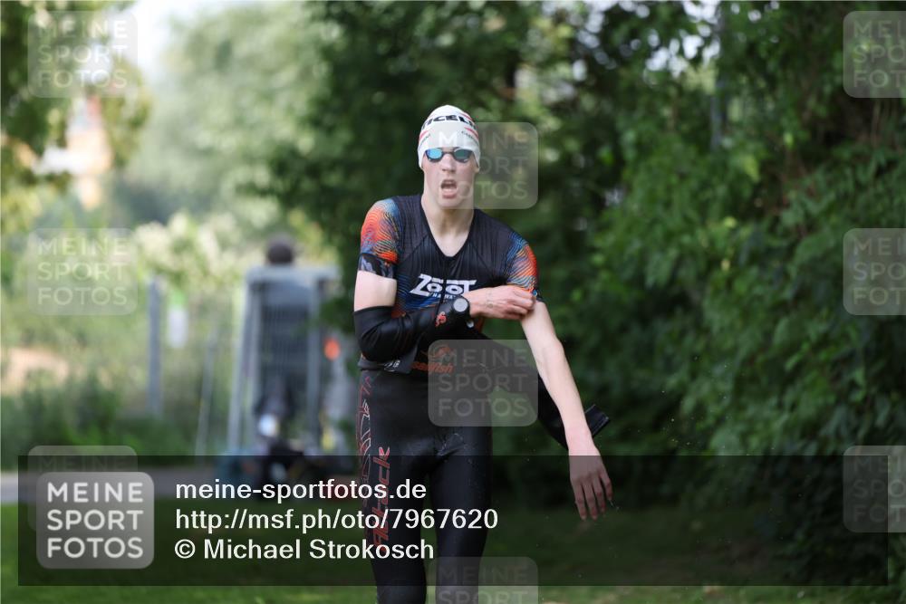 15.06.2025 - 7 Türme Triathlon Michael Strokosch http://msf.ph/oto/7967620 15.06.2025 12:52:00 Schwimmen 817, 940, 983 meine-sportfotos.de