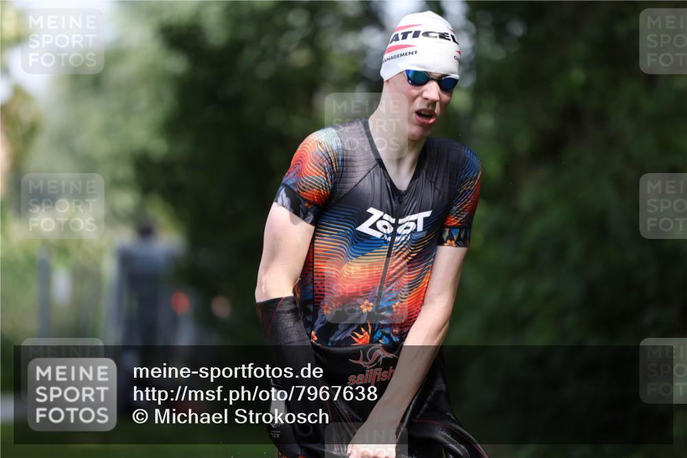 15.06.2025 - 7 Türme Triathlon Michael Strokosch http://msf.ph/oto/7967638 15.06.2025 12:52:02 Schwimmen 817, 940, 983 meine-sportfotos.de