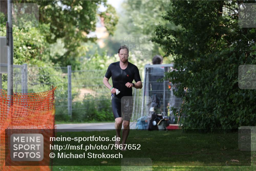 15.06.2025 - 7 Türme Triathlon Michael Strokosch http://msf.ph/oto/7967652 15.06.2025 12:52:14 Schwimmen 983 meine-sportfotos.de