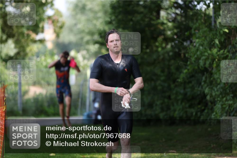 15.06.2025 - 7 Türme Triathlon Michael Strokosch http://msf.ph/oto/7967668 15.06.2025 12:52:16 Schwimmen 983 meine-sportfotos.de
