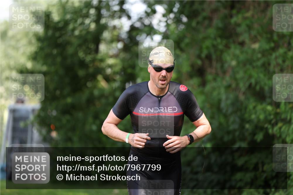 15.06.2025 - 7 Türme Triathlon Michael Strokosch http://msf.ph/oto/7967799 15.06.2025 12:52:54 Schwimmen 840, 924, 1073, 1171 meine-sportfotos.de