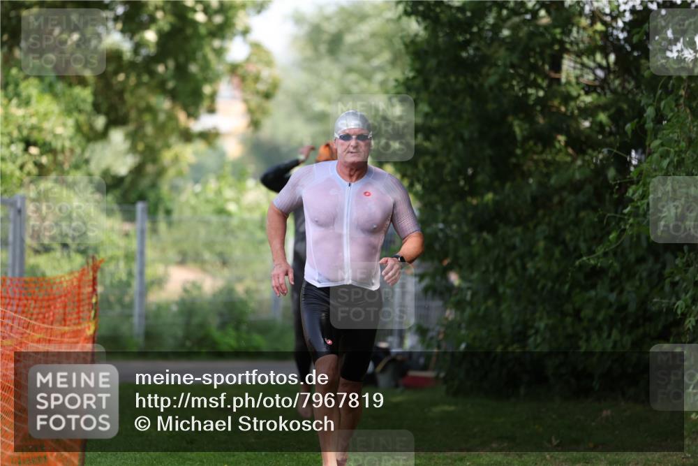 15.06.2025 - 7 Türme Triathlon Michael Strokosch http://msf.ph/oto/7967819 15.06.2025 12:53:05 Schwimmen 840, 924, 1073 meine-sportfotos.de