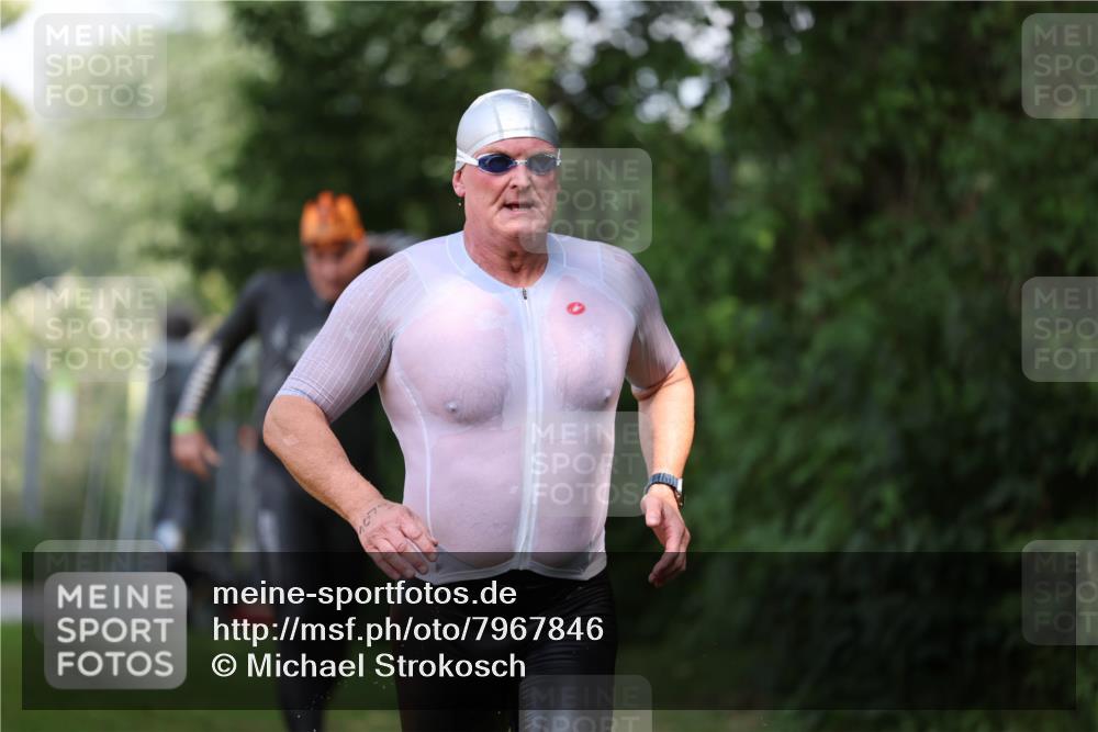 15.06.2025 - 7 Türme Triathlon Michael Strokosch http://msf.ph/oto/7967846 15.06.2025 12:53:08 Schwimmen 924, 1073 meine-sportfotos.de