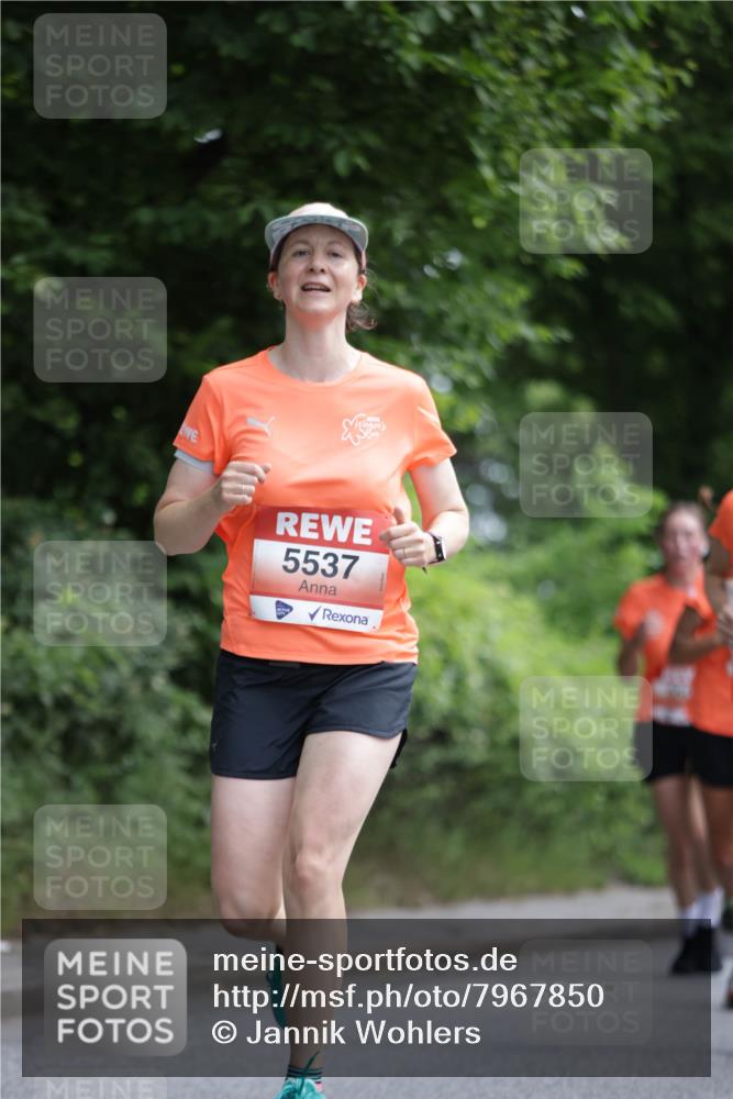 15.06.2025 - REWE Women's Run Jannik Wohlers http://msf.ph/oto/7967850 15.06.2025 10:02:59 Laufen 5537 meine-sportfotos.de