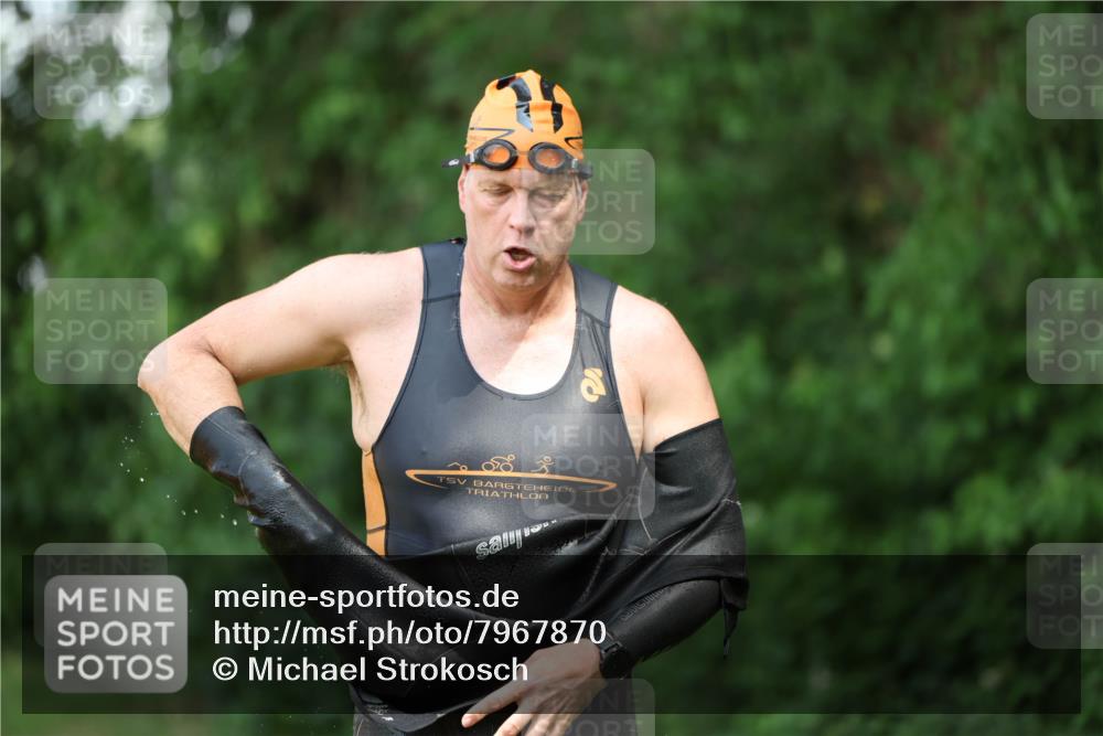 15.06.2025 - 7 Türme Triathlon Michael Strokosch http://msf.ph/oto/7967870 15.06.2025 12:53:11 Schwimmen 924, 1073 meine-sportfotos.de