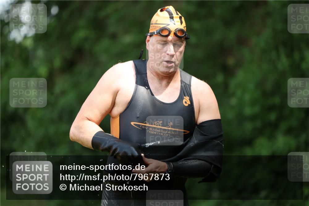 15.06.2025 - 7 Türme Triathlon Michael Strokosch http://msf.ph/oto/7967873 15.06.2025 12:53:11 Schwimmen 924, 1073 meine-sportfotos.de