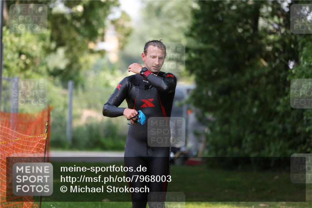 15.06.2025 - 7 Türme Triathlon Michael Strokosch http://msf.ph/oto/7968003 15.06.2025 12:53:52 Schwimmen 760, 862, 1072, 1133, 1156, 1181 meine-sportfotos.de