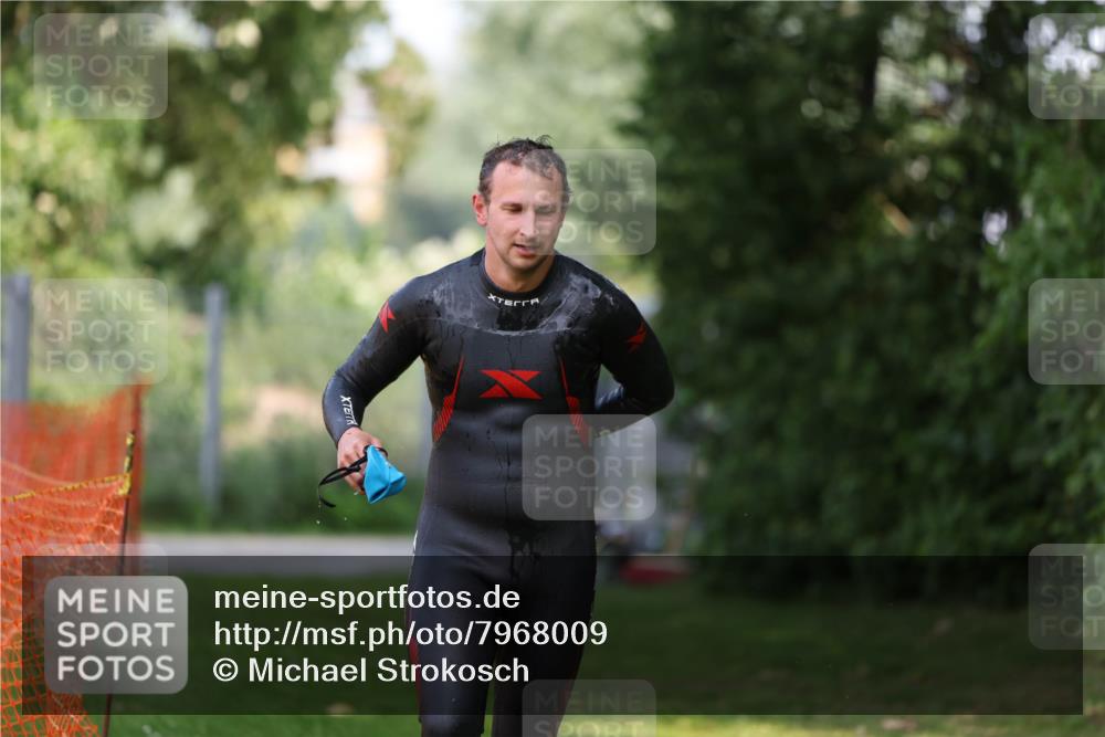 15.06.2025 - 7 Türme Triathlon Michael Strokosch http://msf.ph/oto/7968009 15.06.2025 12:53:53 Schwimmen 760, 862, 1072, 1133, 1156, 1181 meine-sportfotos.de