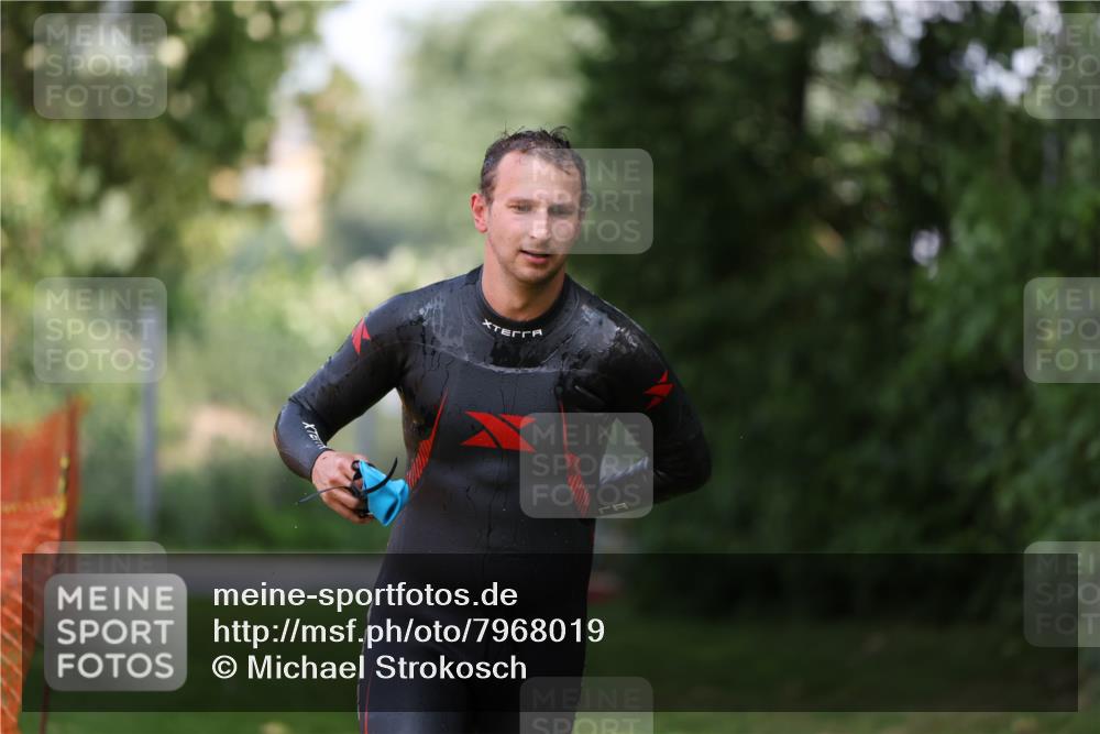 15.06.2025 - 7 Türme Triathlon Michael Strokosch http://msf.ph/oto/7968019 15.06.2025 12:53:53 Schwimmen 760, 862, 1072, 1133, 1156, 1181 meine-sportfotos.de