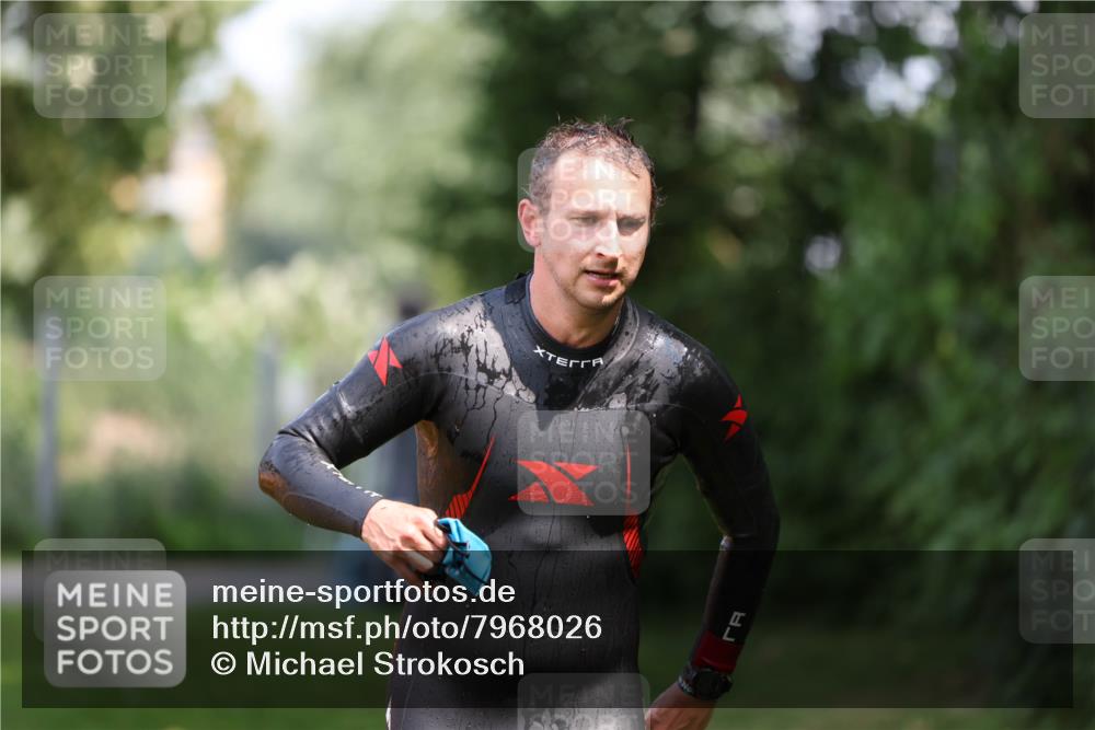 15.06.2025 - 7 Türme Triathlon Michael Strokosch http://msf.ph/oto/7968026 15.06.2025 12:53:54 Schwimmen 760, 862, 1072, 1133, 1156, 1181 meine-sportfotos.de