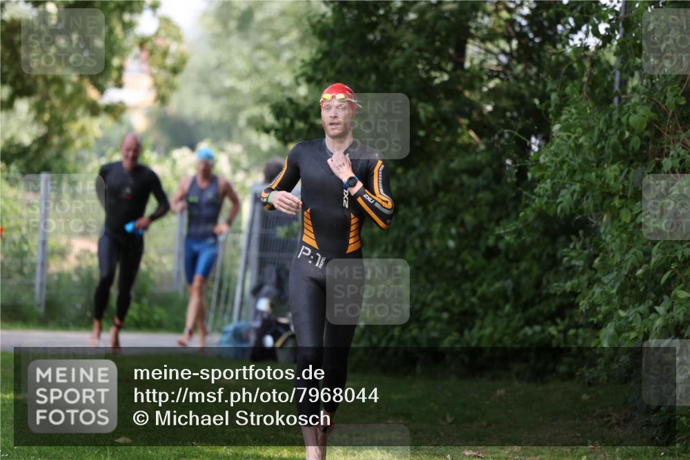 15.06.2025 - 7 Türme Triathlon Michael Strokosch http://msf.ph/oto/7968044 15.06.2025 12:54:01 Schwimmen 760, 862, 930, 990, 1045, 1133, 1181 meine-sportfotos.de