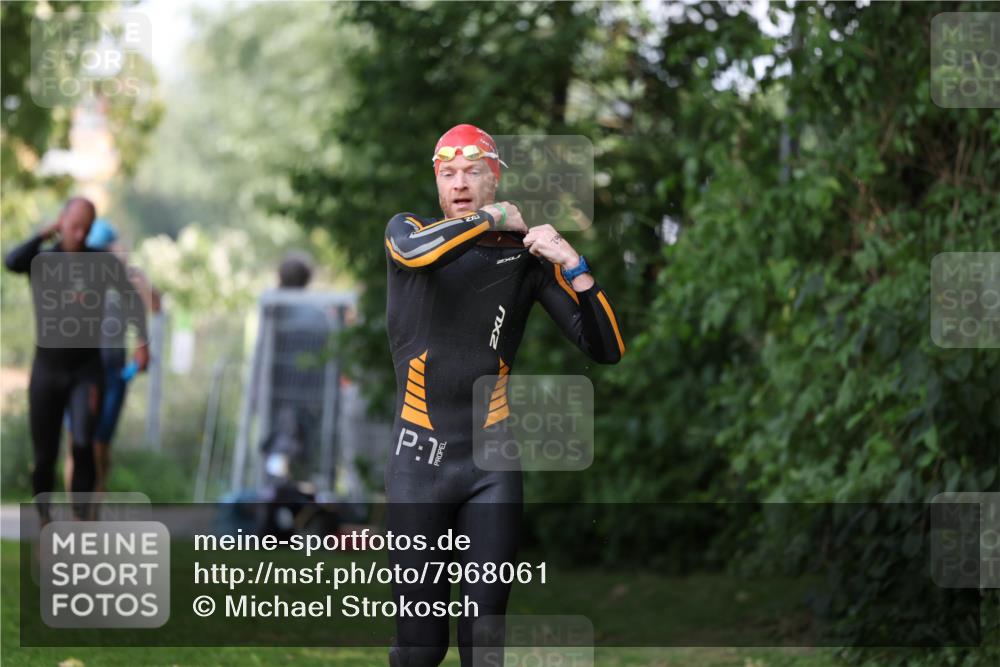 15.06.2025 - 7 Türme Triathlon Michael Strokosch http://msf.ph/oto/7968061 15.06.2025 12:54:02 Schwimmen 760, 862, 930, 990, 1016, 1045, 1133, 1181 meine-sportfotos.de