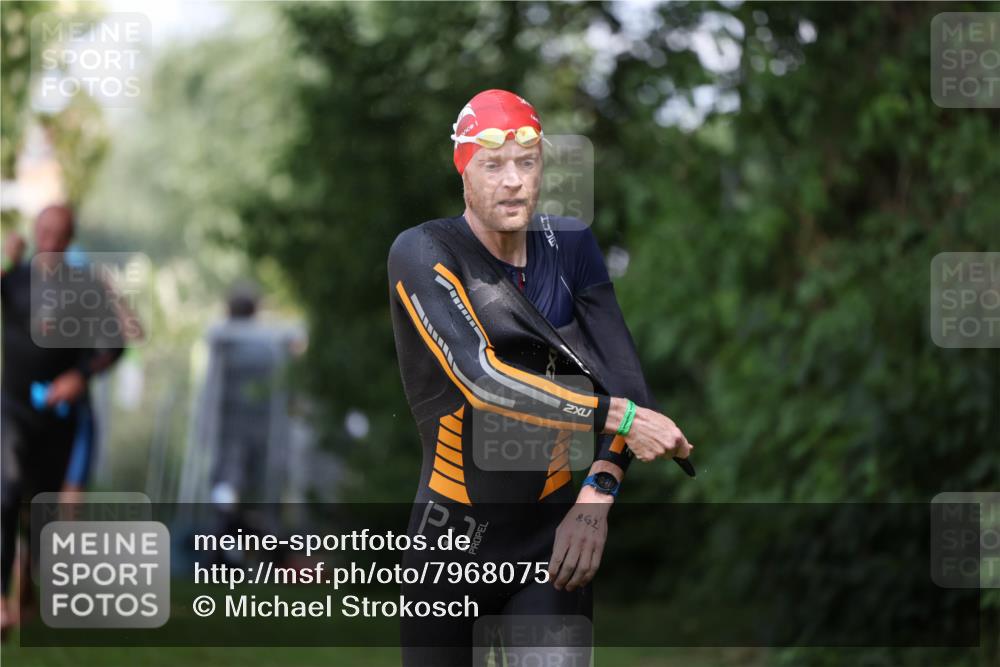 15.06.2025 - 7 Türme Triathlon Michael Strokosch http://msf.ph/oto/7968075 15.06.2025 12:54:04 Schwimmen 760, 862, 930, 990, 1016, 1045, 1181 meine-sportfotos.de