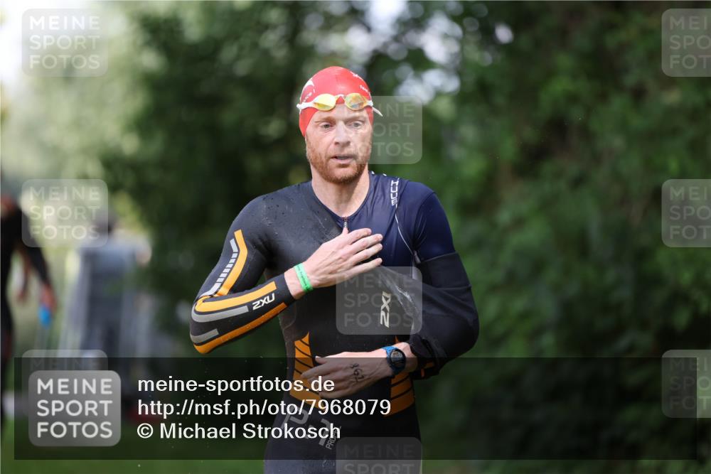 15.06.2025 - 7 Türme Triathlon Michael Strokosch http://msf.ph/oto/7968079 15.06.2025 12:54:04 Schwimmen 760, 862, 930, 990, 1016, 1045, 1181 meine-sportfotos.de