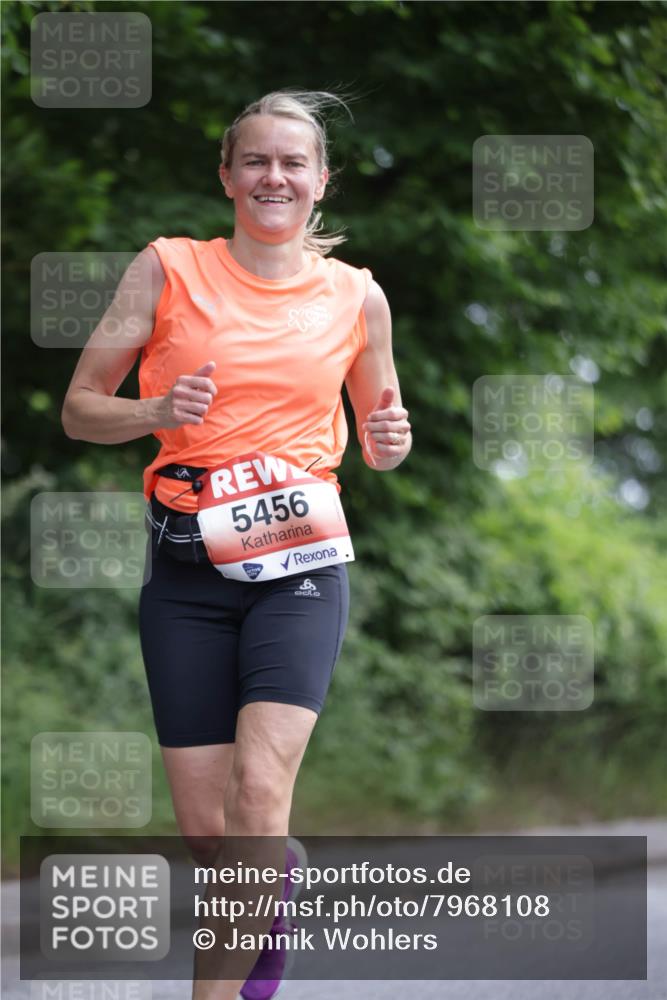 15.06.2025 - REWE Women's Run Jannik Wohlers http://msf.ph/oto/7968108 15.06.2025 10:03:14 Laufen 5456 meine-sportfotos.de