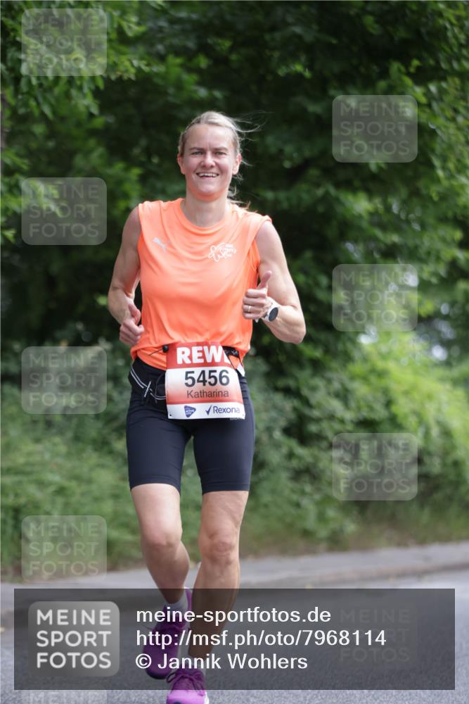15.06.2025 - REWE Women's Run Jannik Wohlers http://msf.ph/oto/7968114 15.06.2025 10:03:14 Laufen 5456 meine-sportfotos.de