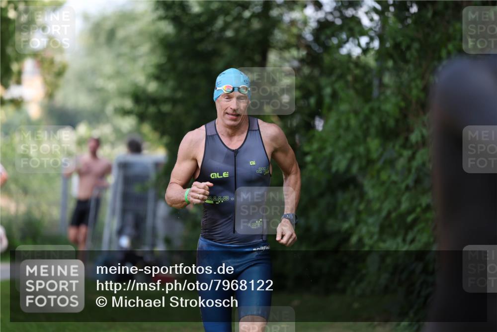 15.06.2025 - 7 Türme Triathlon Michael Strokosch http://msf.ph/oto/7968122 15.06.2025 12:54:08 Schwimmen 760, 862, 930, 978, 990, 996, 1016, 1045, 1181 meine-sportfotos.de