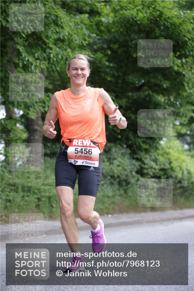 15.06.2025 - REWE Women's Run Jannik Wohlers http://msf.ph/oto/7968123 15.06.2025 10:03:15 Laufen 5456 meine-sportfotos.de