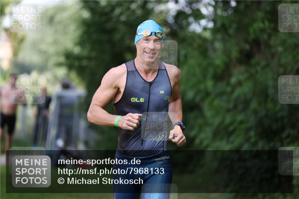 15.06.2025 - 7 Türme Triathlon Michael Strokosch http://msf.ph/oto/7968133 15.06.2025 12:54:09 Schwimmen 734, 760, 862, 930, 978, 990, 996, 1016, 1045, 1181 meine-sportfotos.de