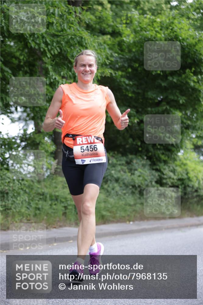 15.06.2025 - REWE Women's Run Jannik Wohlers http://msf.ph/oto/7968135 15.06.2025 10:03:15 Laufen 5456 meine-sportfotos.de