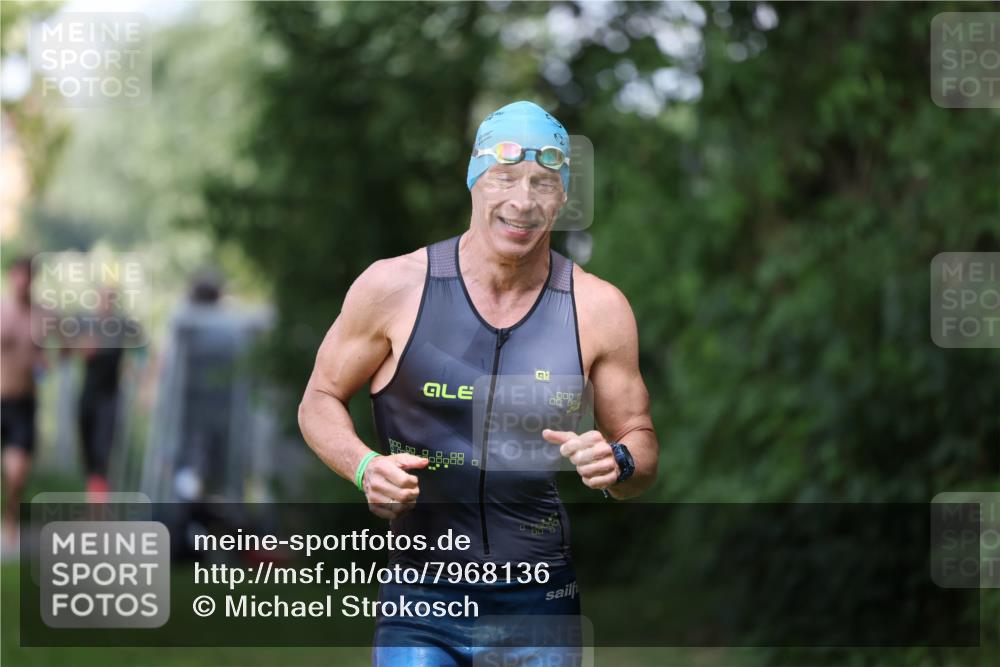 15.06.2025 - 7 Türme Triathlon Michael Strokosch http://msf.ph/oto/7968136 15.06.2025 12:54:09 Schwimmen 734, 760, 862, 930, 978, 990, 996, 1016, 1045, 1181 meine-sportfotos.de
