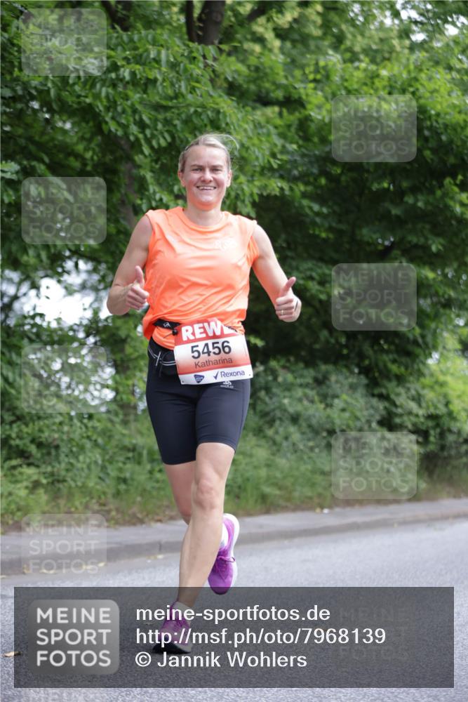 15.06.2025 - REWE Women's Run Jannik Wohlers http://msf.ph/oto/7968139 15.06.2025 10:03:15 Laufen 5456 meine-sportfotos.de