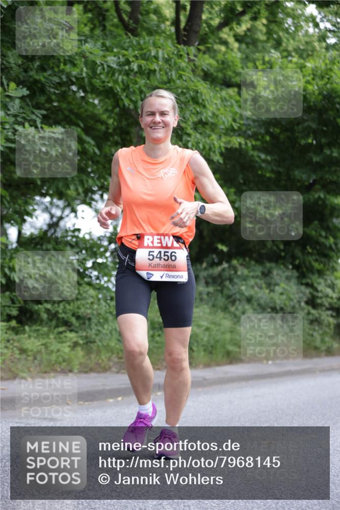 15.06.2025 - REWE Women's Run Jannik Wohlers http://msf.ph/oto/7968145 15.06.2025 10:03:15 Laufen 5456 meine-sportfotos.de