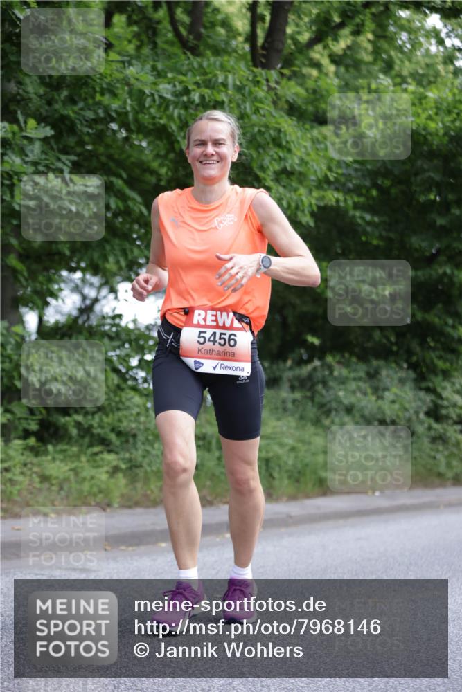 15.06.2025 - REWE Women's Run Jannik Wohlers http://msf.ph/oto/7968146 15.06.2025 10:03:15 Laufen 5456 meine-sportfotos.de