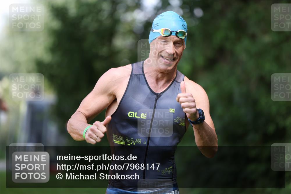 15.06.2025 - 7 Türme Triathlon Michael Strokosch http://msf.ph/oto/7968147 15.06.2025 12:54:10 Schwimmen 734, 760, 862, 930, 978, 990, 996, 1016, 1045, 1181 meine-sportfotos.de