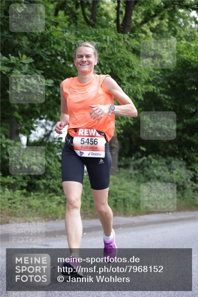 15.06.2025 - REWE Women's Run Jannik Wohlers http://msf.ph/oto/7968152 15.06.2025 10:03:15 Laufen 5456 meine-sportfotos.de