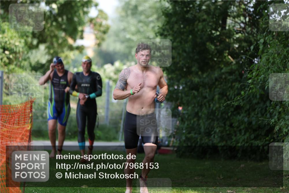 15.06.2025 - 7 Türme Triathlon Michael Strokosch http://msf.ph/oto/7968153 15.06.2025 12:54:13 Schwimmen 734, 760, 862, 930, 978, 990, 996, 1016, 1045, 1181 meine-sportfotos.de