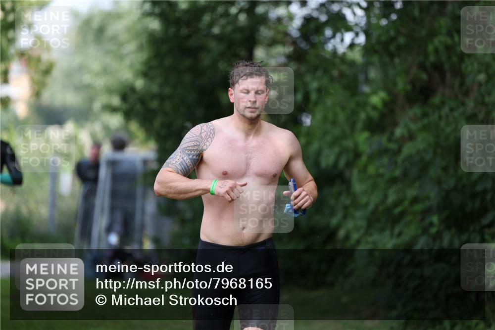 15.06.2025 - 7 Türme Triathlon Michael Strokosch http://msf.ph/oto/7968165 15.06.2025 12:54:15 Schwimmen 707, 734, 760, 862, 930, 978, 990, 996, 1016, 1045, 1181 meine-sportfotos.de