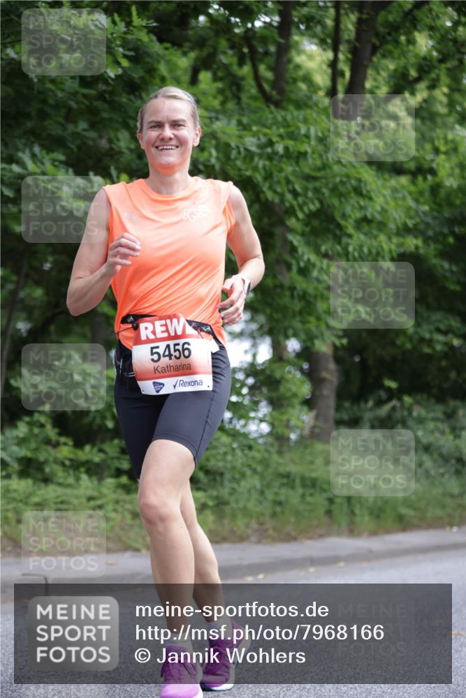 15.06.2025 - REWE Women's Run Jannik Wohlers http://msf.ph/oto/7968166 15.06.2025 10:03:15 Laufen 5456 meine-sportfotos.de