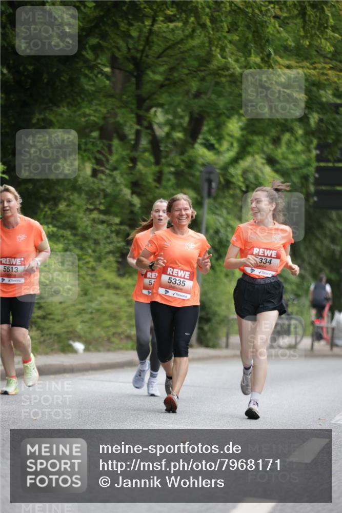 15.06.2025 - REWE Women's Run Jannik Wohlers http://msf.ph/oto/7968171 15.06.2025 10:03:18 Laufen 5513, 51, 5335, 334 meine-sportfotos.de