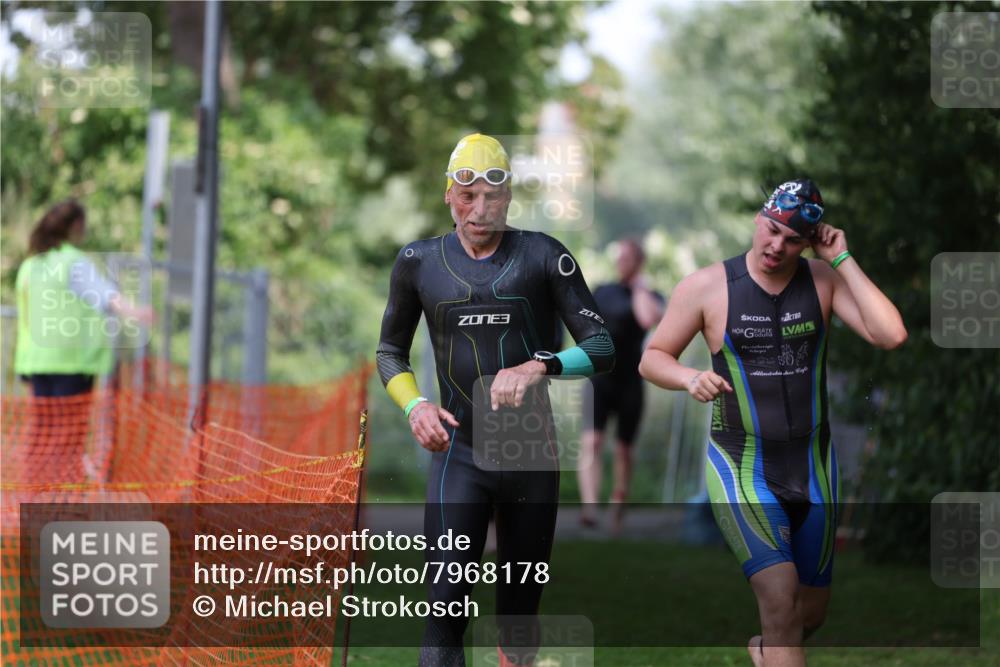 15.06.2025 - 7 Türme Triathlon Michael Strokosch http://msf.ph/oto/7968178 15.06.2025 12:54:17 Schwimmen 707, 734, 760, 802, 930, 978, 990, 996, 1016, 1045, 1181 meine-sportfotos.de