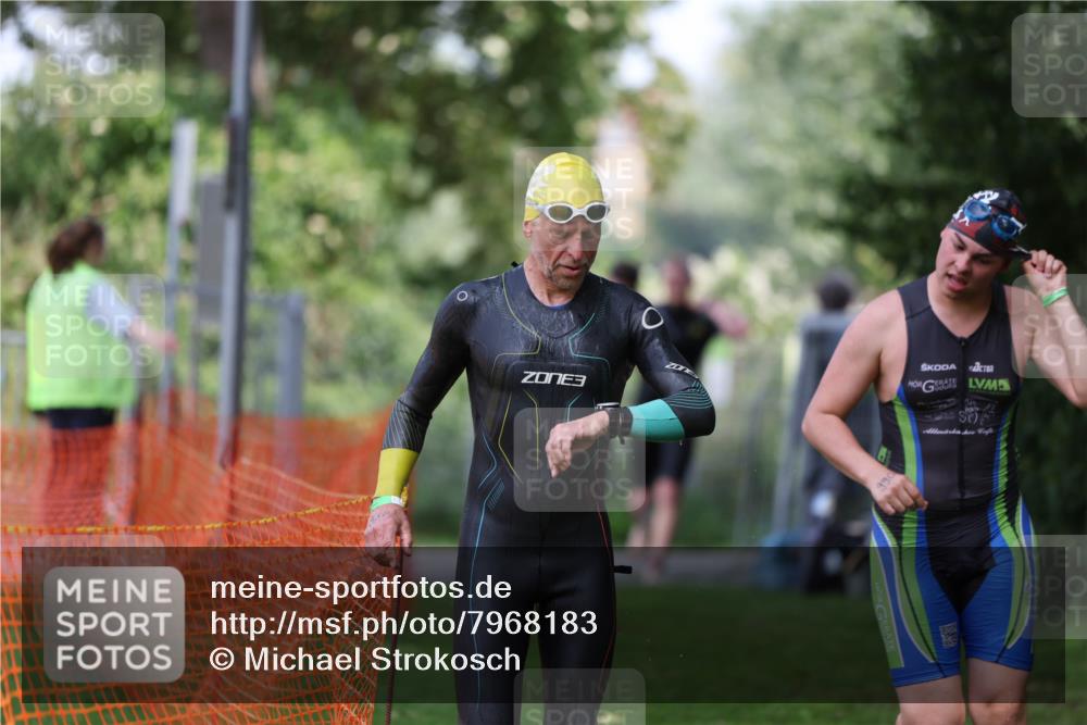 15.06.2025 - 7 Türme Triathlon Michael Strokosch http://msf.ph/oto/7968183 15.06.2025 12:54:17 Schwimmen 707, 734, 760, 802, 930, 978, 990, 996, 1016, 1045, 1181 meine-sportfotos.de