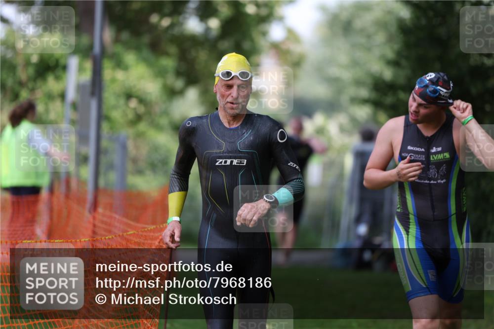 15.06.2025 - 7 Türme Triathlon Michael Strokosch http://msf.ph/oto/7968186 15.06.2025 12:54:18 Schwimmen 707, 734, 802, 930, 978, 990, 996, 1006, 1016, 1045, 1181 meine-sportfotos.de